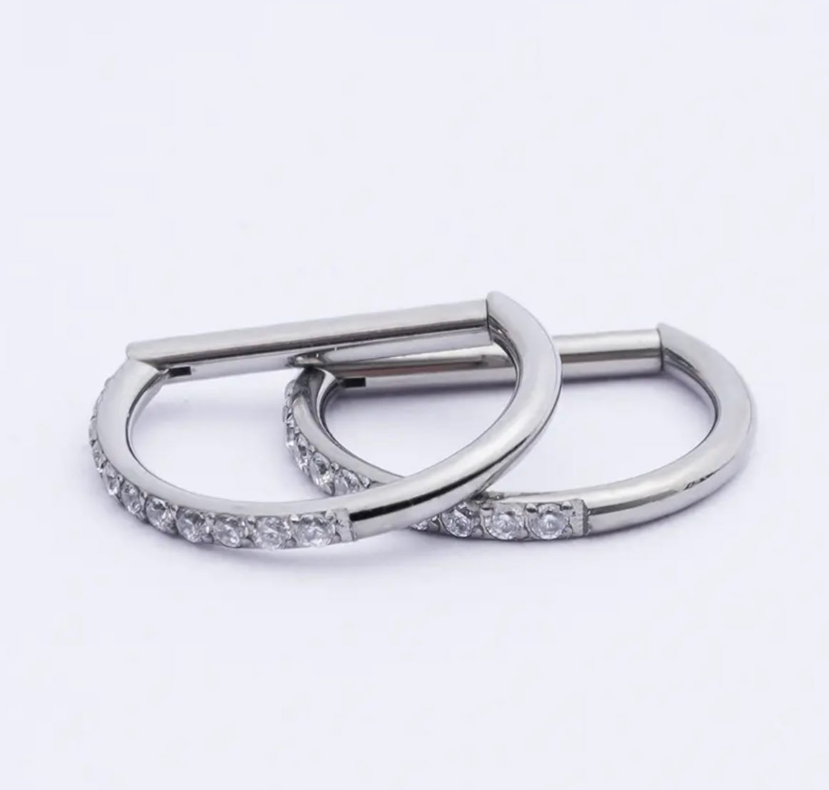 Par de Aros Clicker de Plata con Circonias – Diseño Minimalista para Oreja